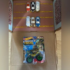Hot Wheels Monster Trucks Wild Wrecker With Arena Of Crushable Cars!!!